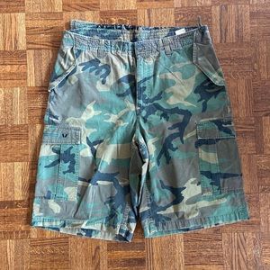 W taps X supreme army shorts